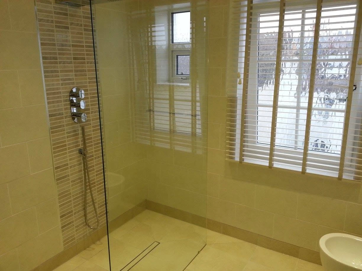 shower cubicle and toilet